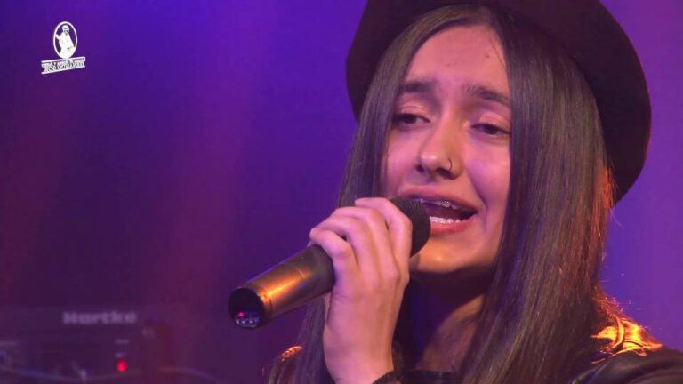 Lady Arias Egresada de la Escuela en el factor x